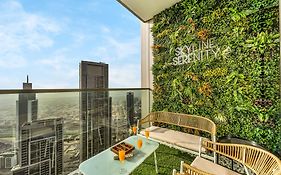 Skyline Serenity Holiday Home I Grande Signature 2 Bedroom Apartments I Persian Gulf Views I Free Parking, Gym, Pool & Wi-Fi